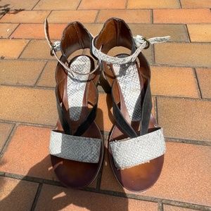 MJUS elegant sandals